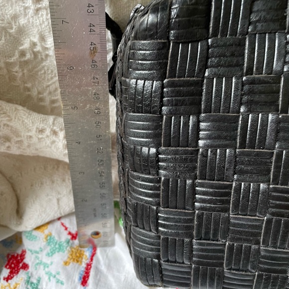 Oh what a charming crossbody - Picture 2 of 4